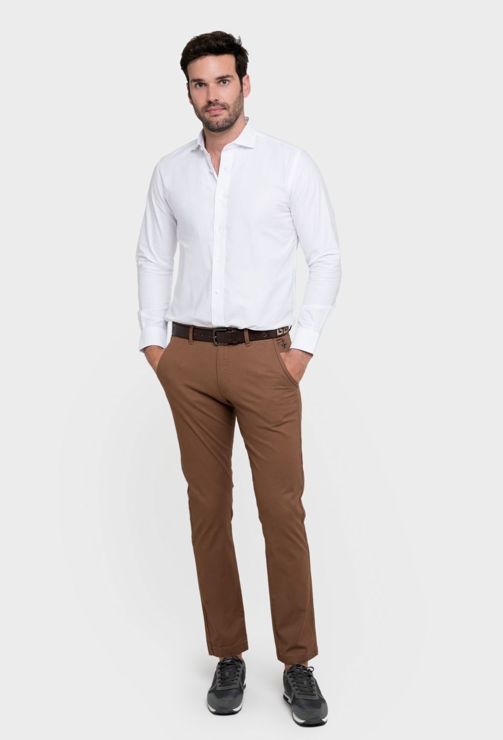 Pantalón chino regular fit marrón chocolate - Valecuatro - pantalones