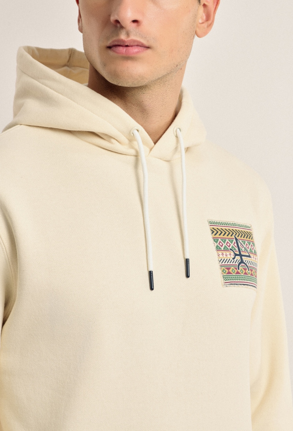 Sudadera étnica color blanco roto con capucha - 48.93