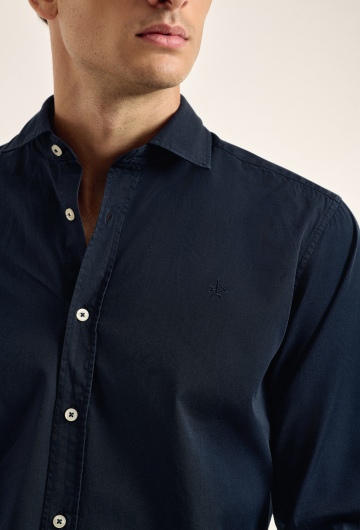 Camisa garment dye azul marino