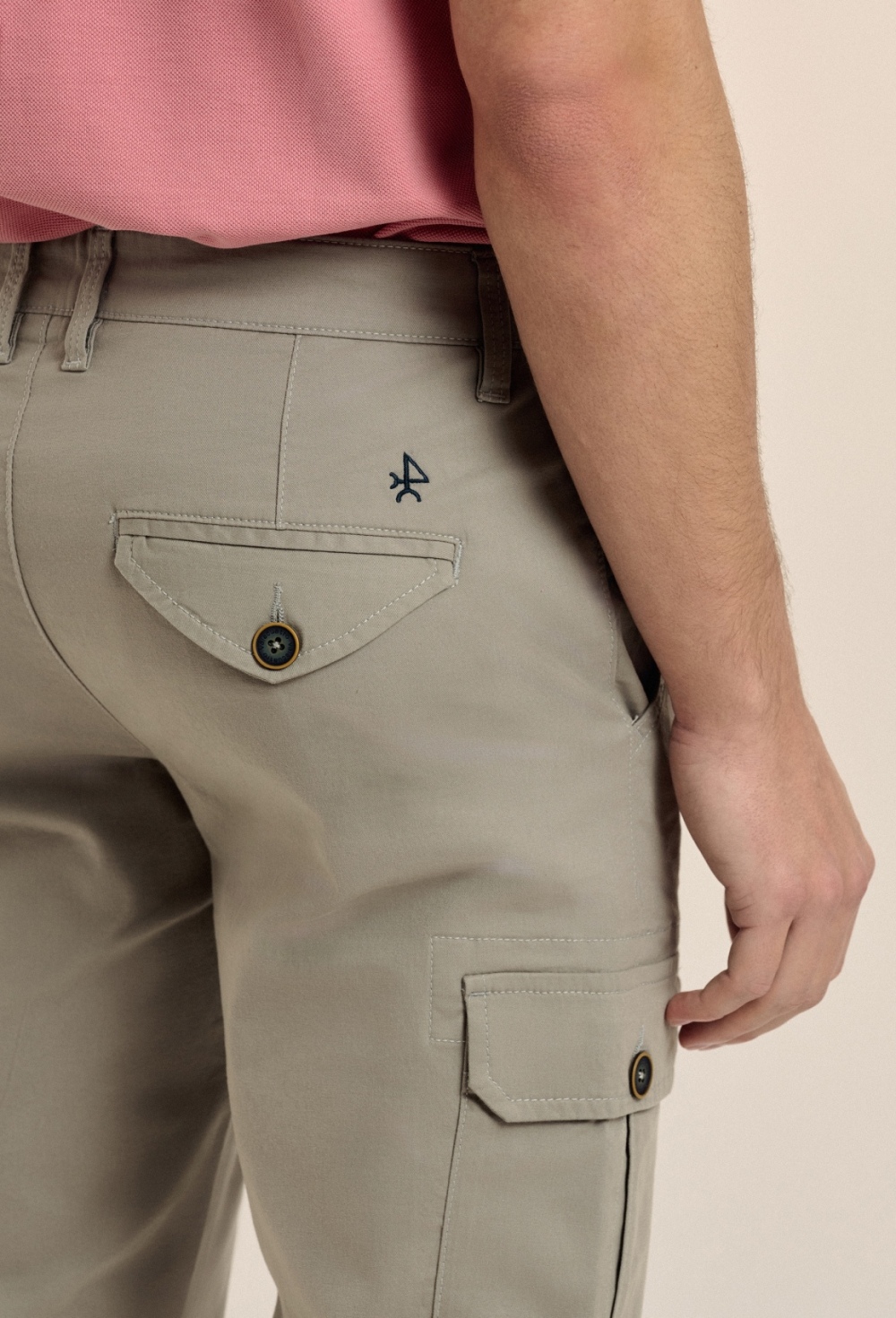 Pantalón cargo gris - 64.9