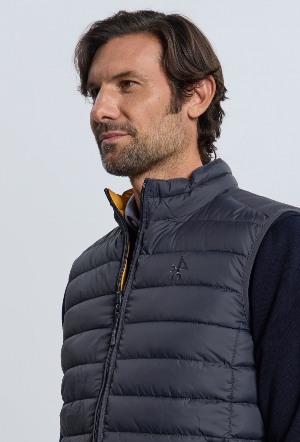 Chaleco acolchado reversible gris con amarillo - Valecuatro