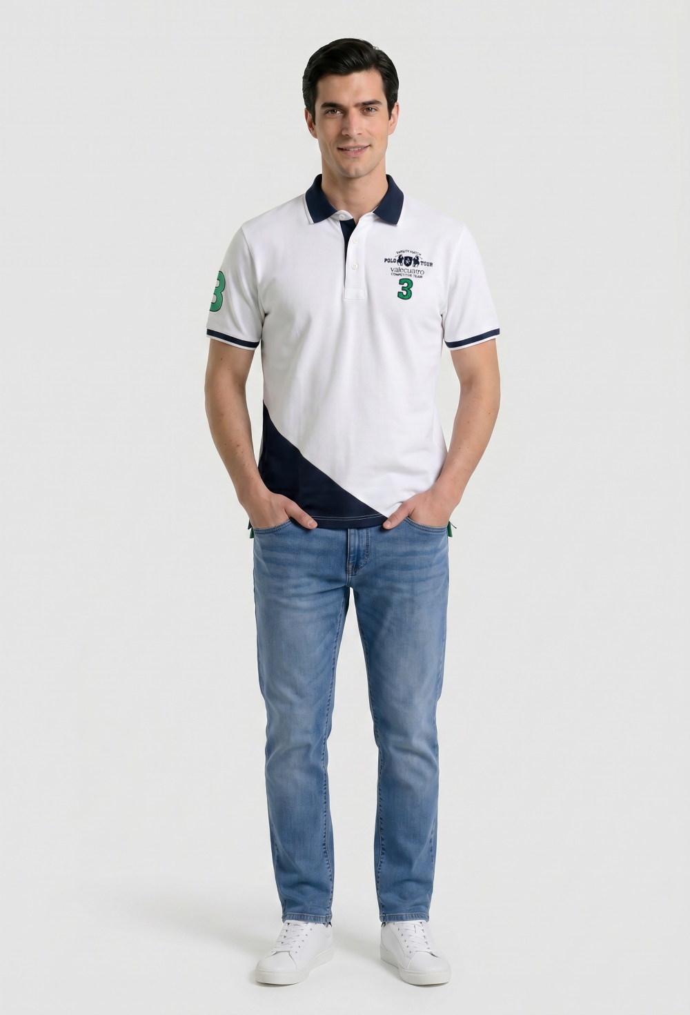 Valecuatro - Polo modelo Tour bordado blanco